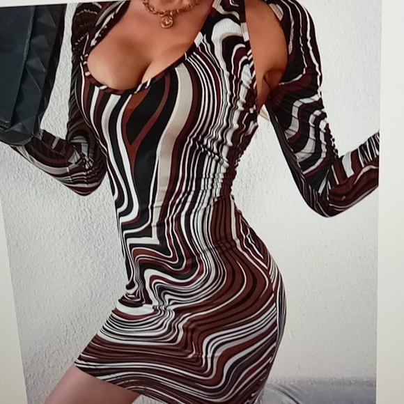 Dress - Picture 4 of 7